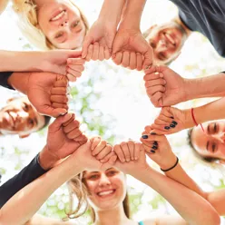 Illustrasjon for samhandling - hender som holder