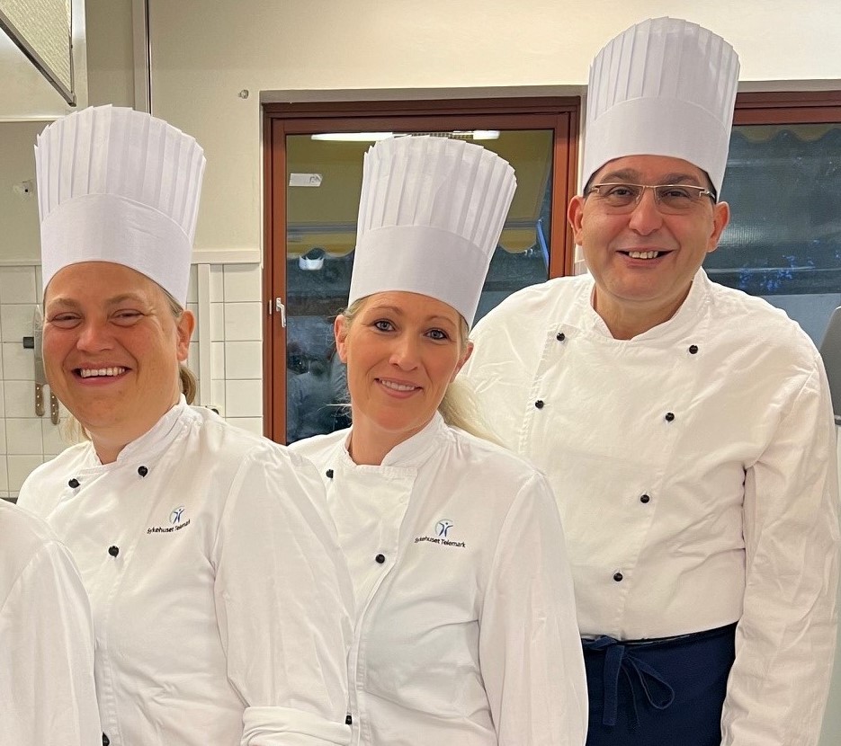 Ansatte i avdeling for ernæring i kokkeuniform