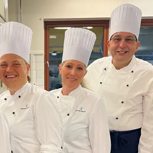 Ansatte i avdeling for ernæring i kokkeuniform