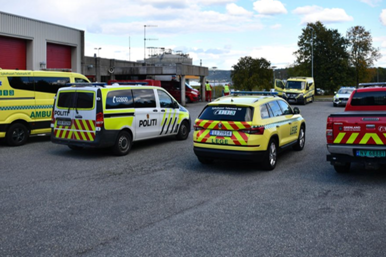 Bilde av ambulanse, politibil og brannbil