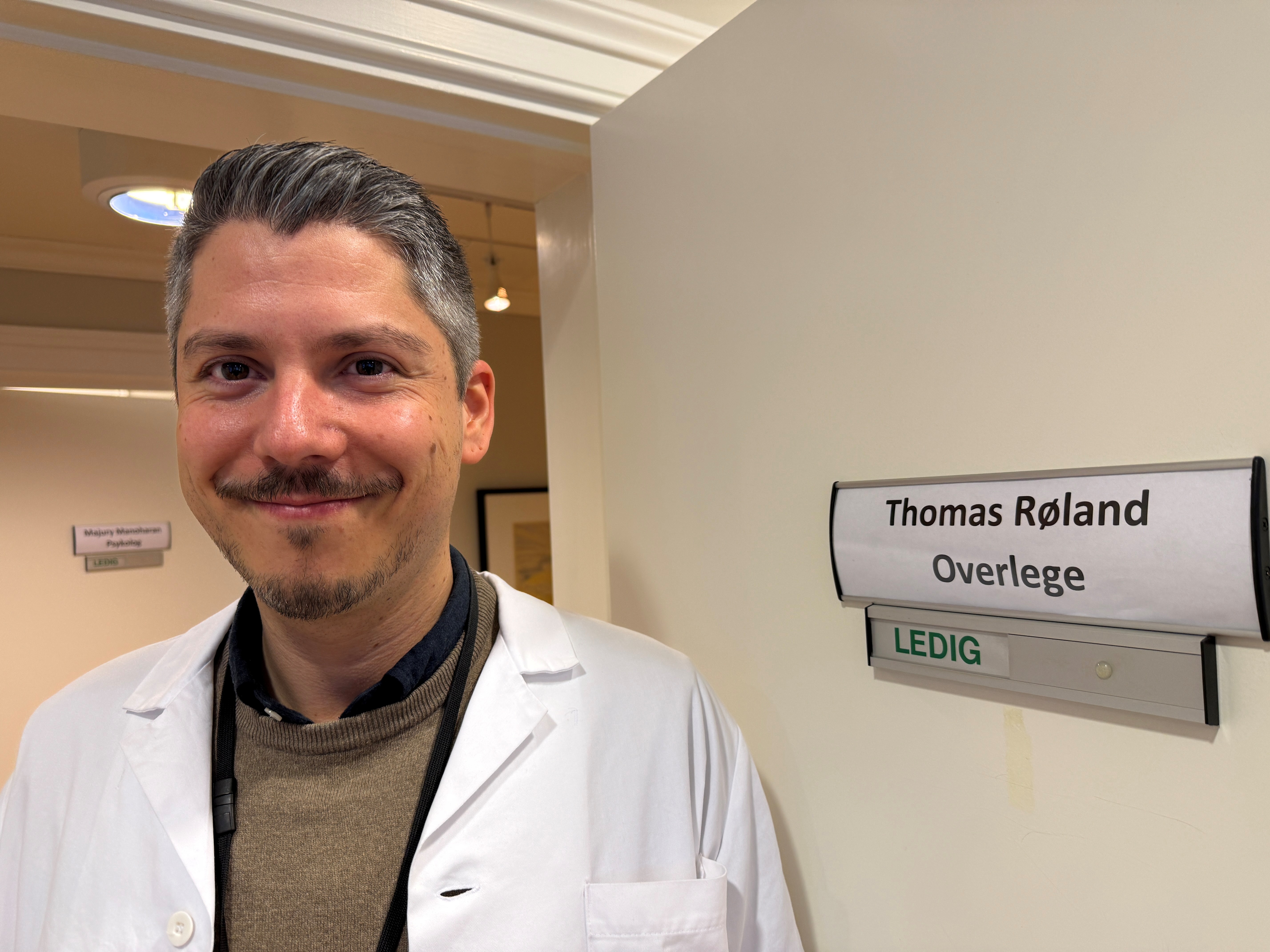 Thomas Røland forsker på persontilpasset  behandling av pasienter med schizofreni
