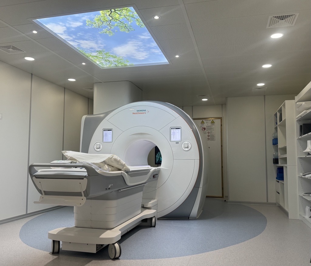 En sykehusseng i et sykehusrom