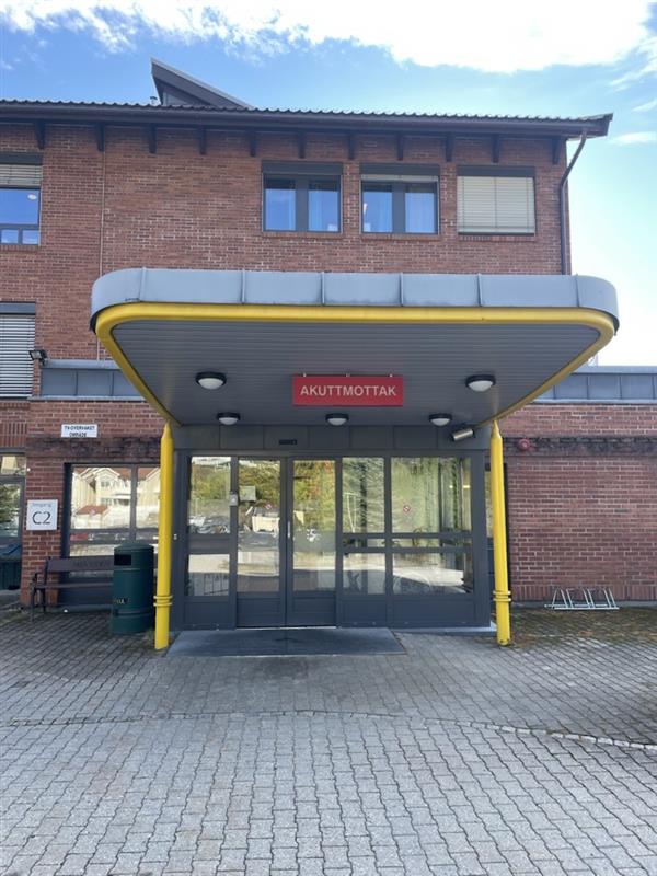 Inngangen til Akuttmottak og overvåkning på Notodden