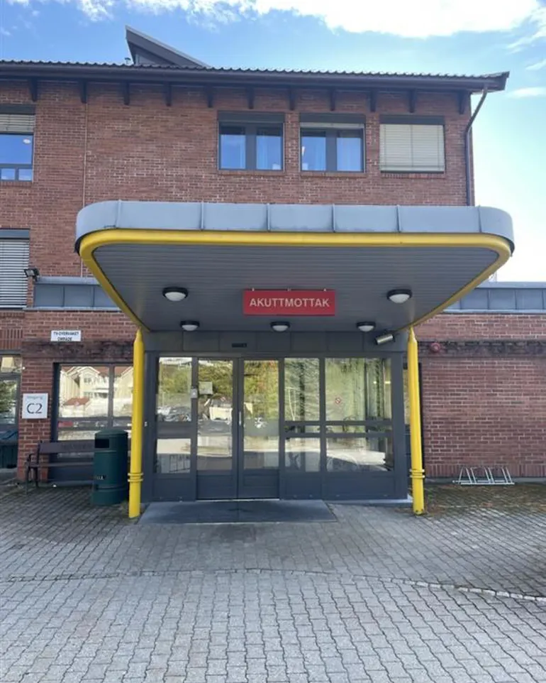 Inngangen til Akuttmottak og overvåkning på Notodden