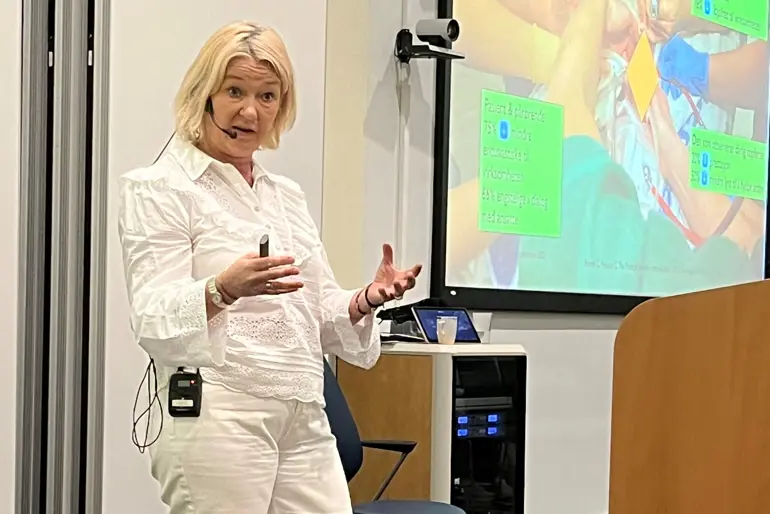 Bilde av Marianne Nordhov under sitt foredrag