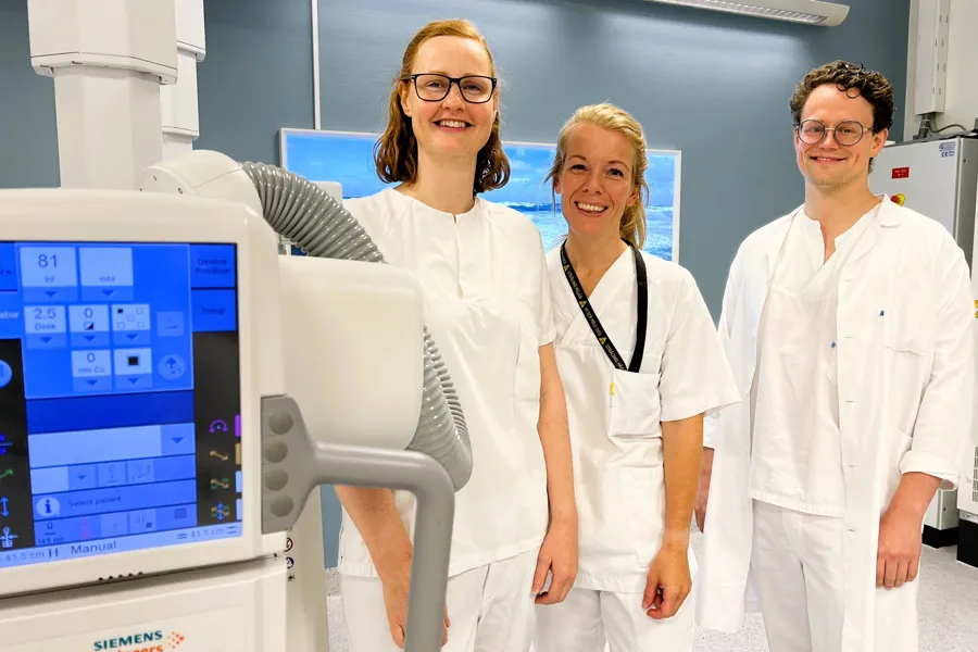 Radiologer foran en røntgenmaskin