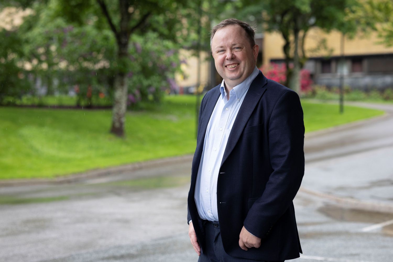 Robin Kåss står utenfor sykehuset