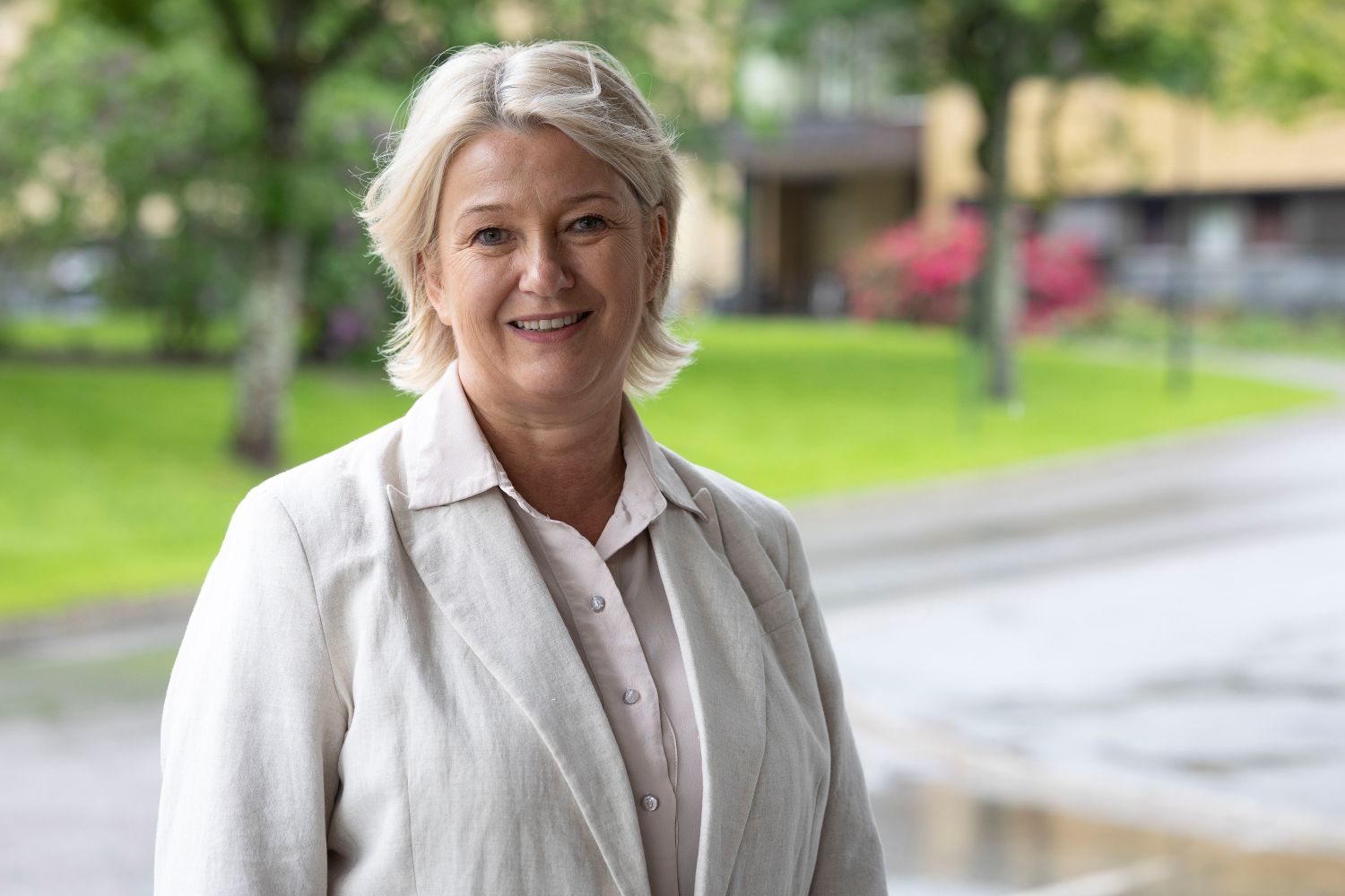 Marianne Nordhov utenfor sykehuset