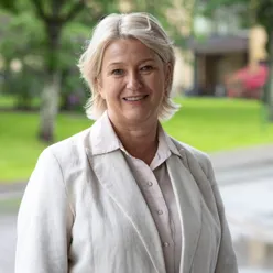 Marianne Nordhov utenfor sykehuset