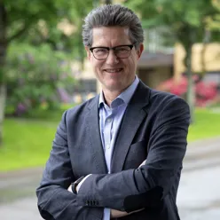 Geir Olav Ryntveit utenfor sykehuset
