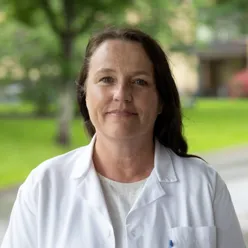 Irene Larsen Sørbel utenfor sykehuset
