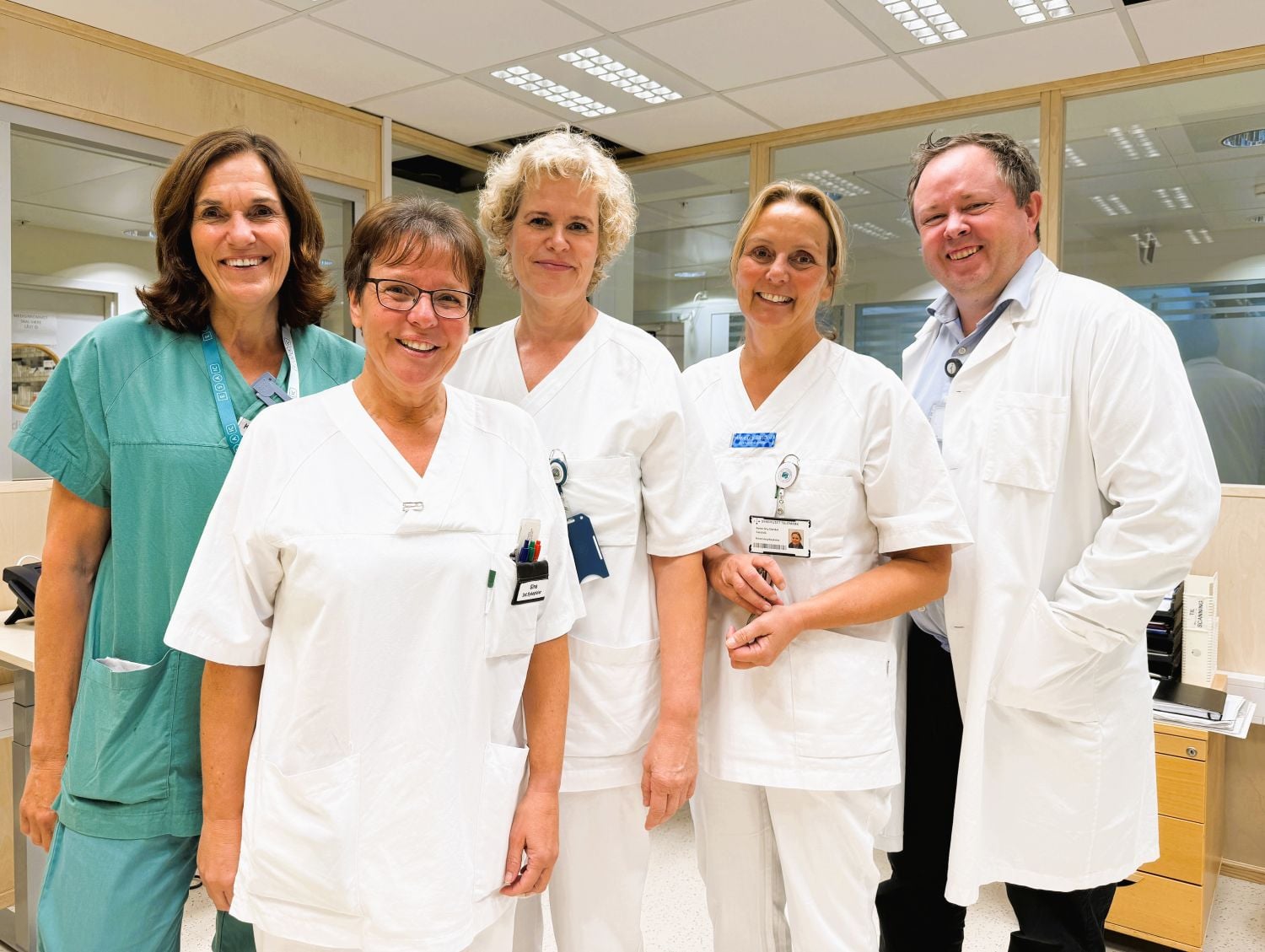 Kristin Hauss (seksjonsoverlege), Gina Myhre (intensivsykepleier/registrator), Astrid Merete Borgan (seksjonsleder),  Anne Gry Dørdal Sandvik (intensivsykepleier) og klinikksjef Robin Kåss.