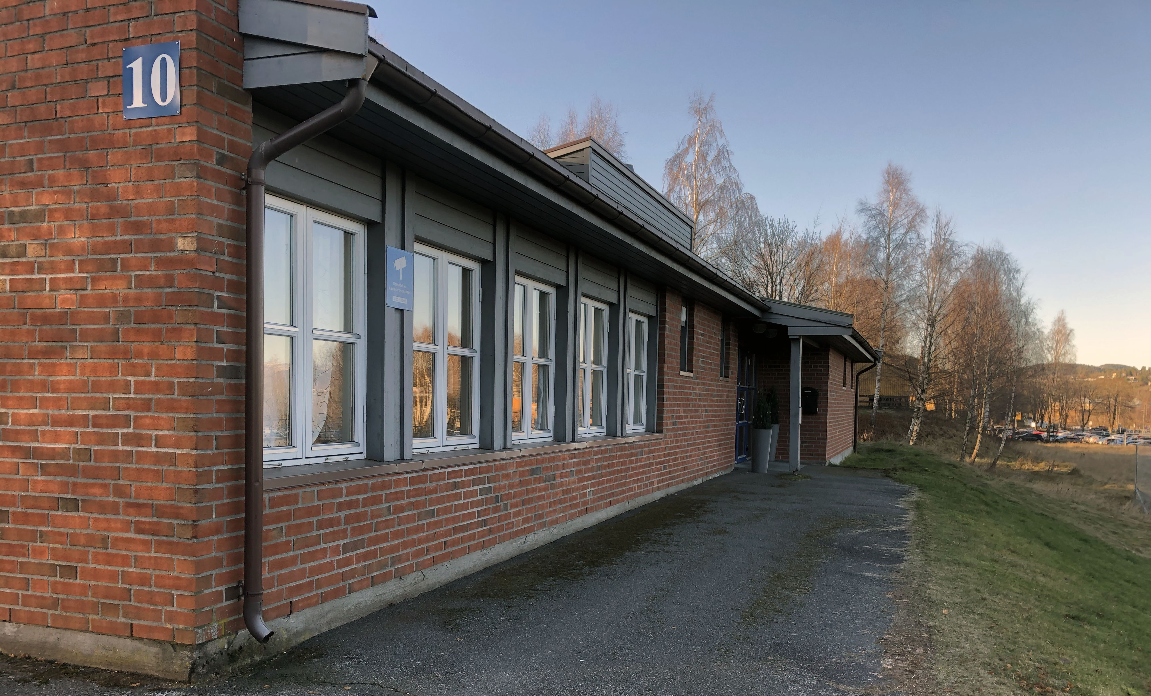 Inngangspartiet for bygg 70 er på baksiden av bygget