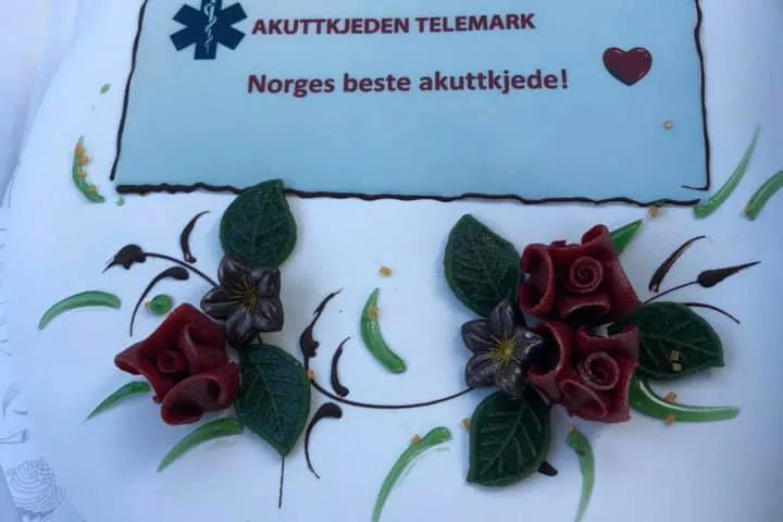 Tekst på kake: Norges beste akuttkjede