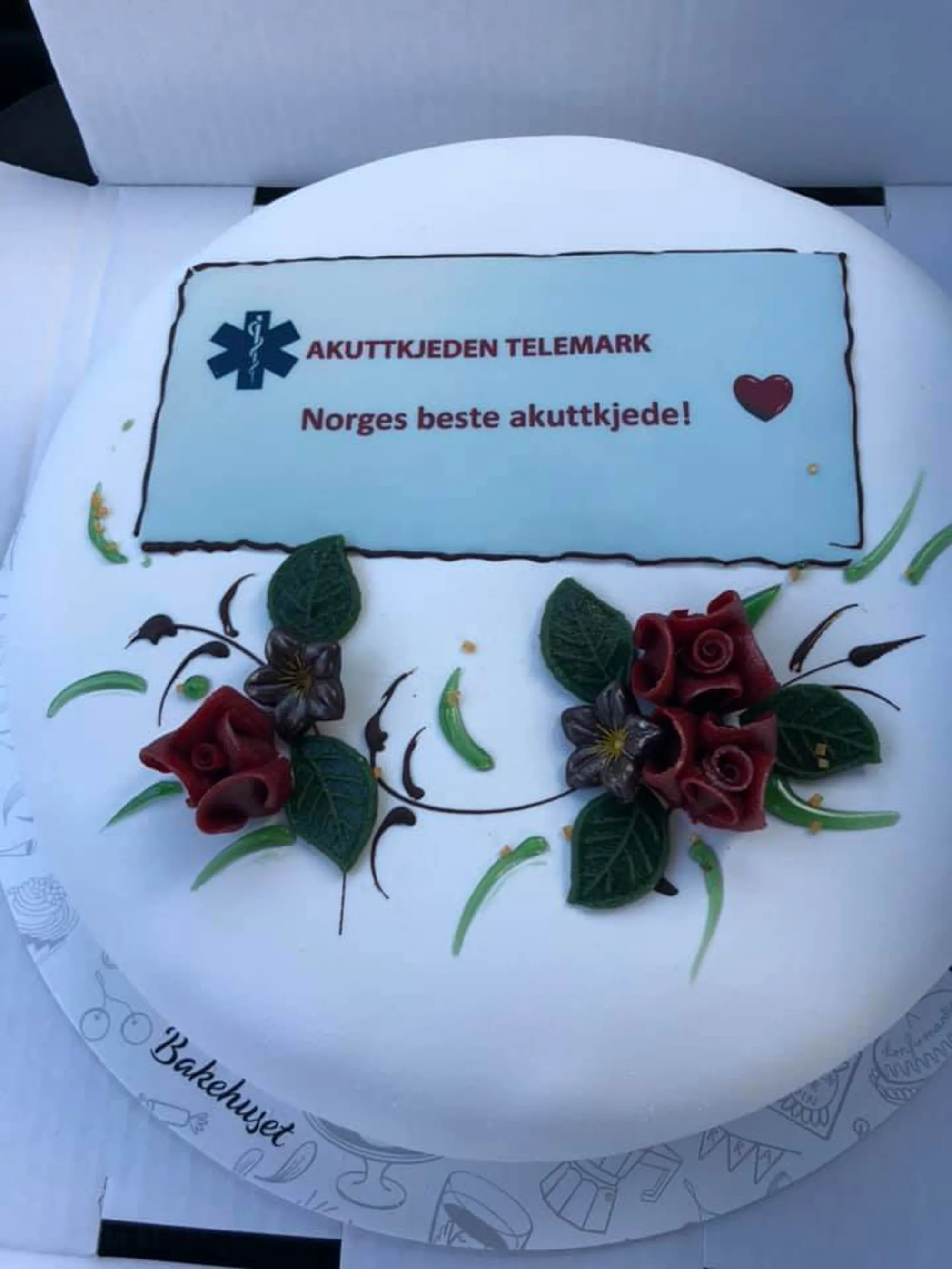 Tekst på kake: Norges beste akuttkjede