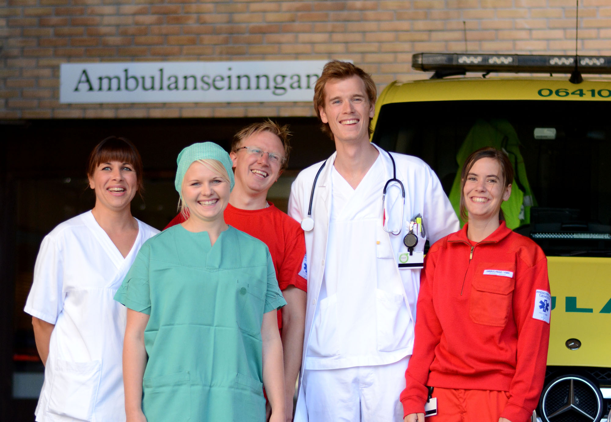 Ansatte utenfor akuttmottaket i Skein