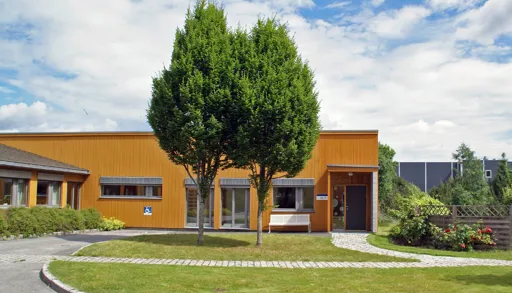 Bygg 28 i Skien, inngangsparti