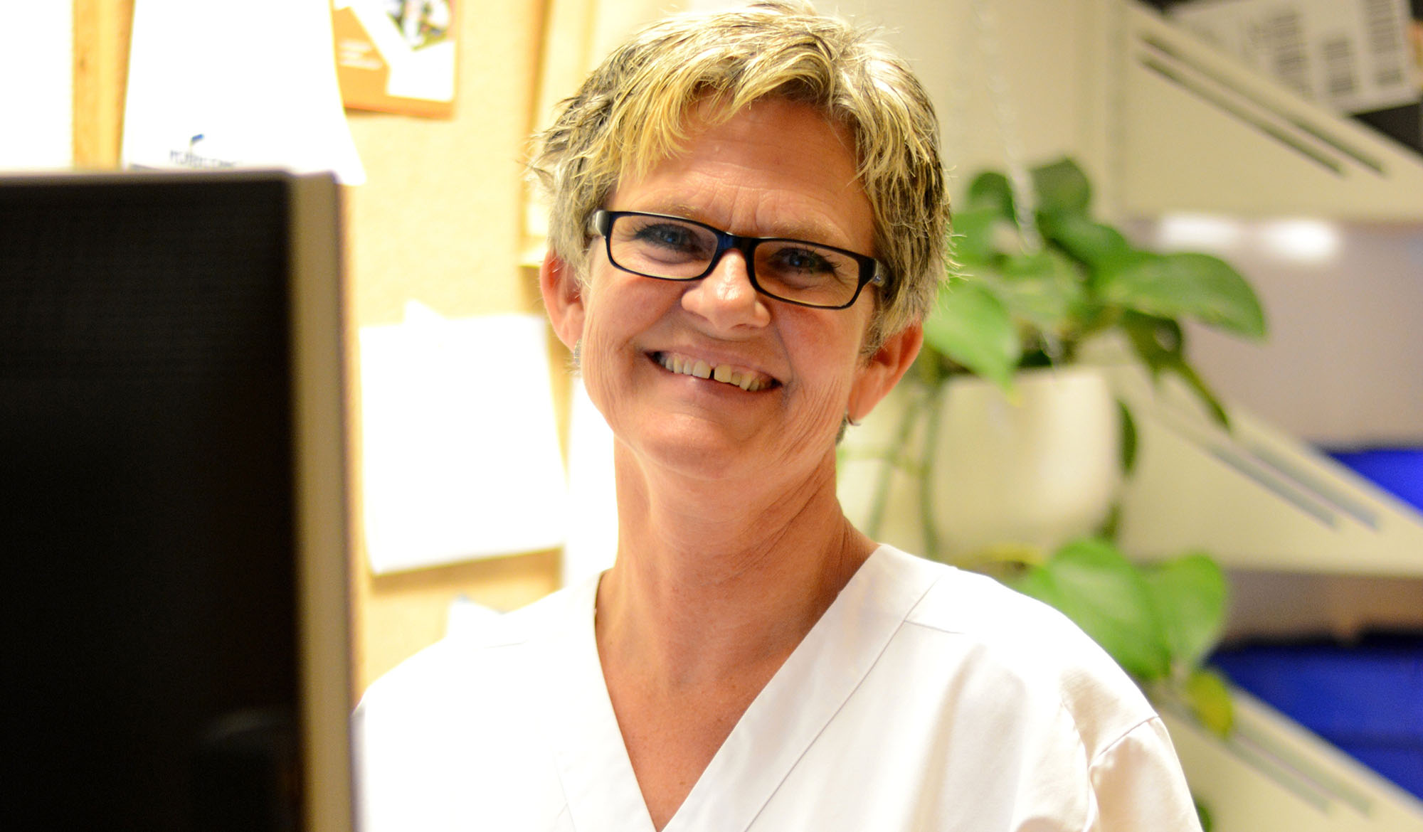 Ansatt i ekspedisjonen ved seksjon øre-nese-hals