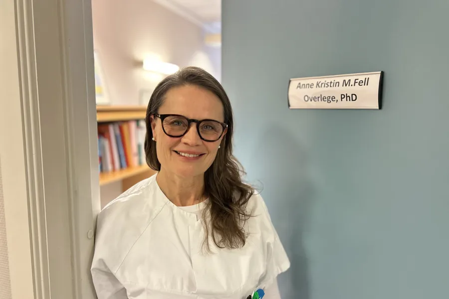 Anne Kristin Møller Fell utenfor kontoret sitt