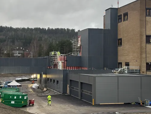 Nytt akuttsenter bygg  og den nye energisentralen er ferdig bygget og klare for teknisk test. Testperioden vil foregå frem til april 2026.