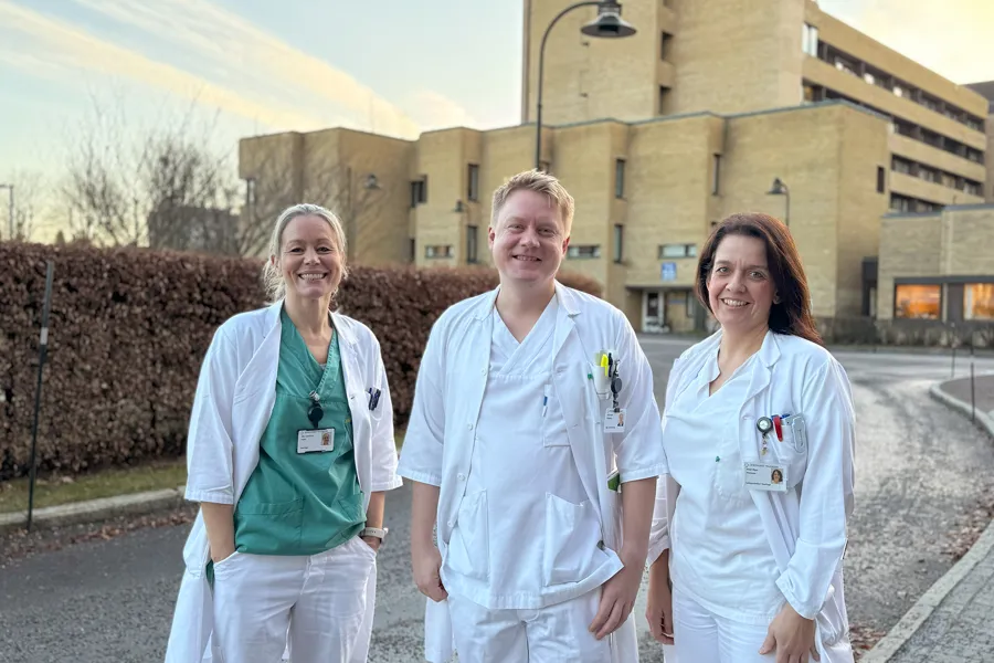 En gruppe kvinner som poserer for et bilde