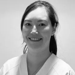 En person som smiler til kameraet