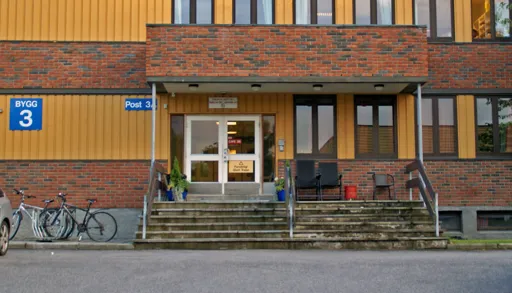 Bygg 3 i Skien, inngangspartiet