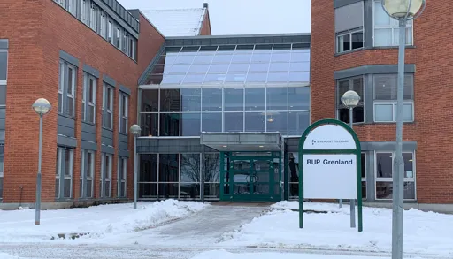 Inngangsparti til BUP Grenland, Gjerpens gate 14 i Skien